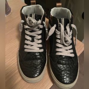 Shu shop Paulina Black
Sneakers Women’s high top size 7